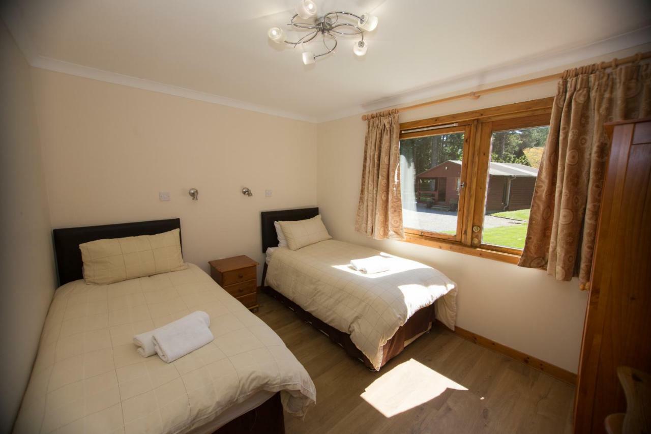 Invercauld Lodges Ballater Esterno foto
